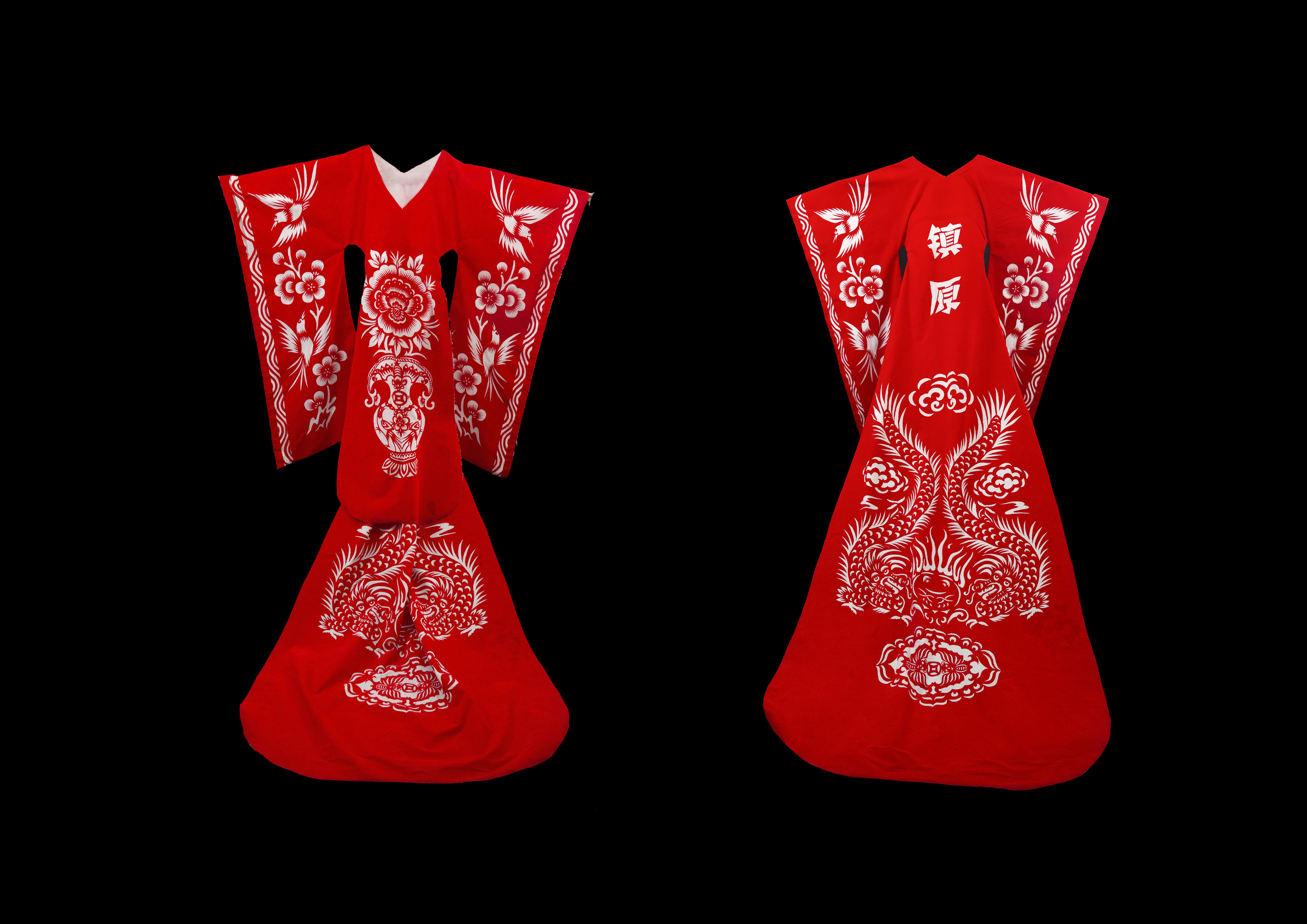 剪云裳剪纸服装(二龙戏珠).jpg